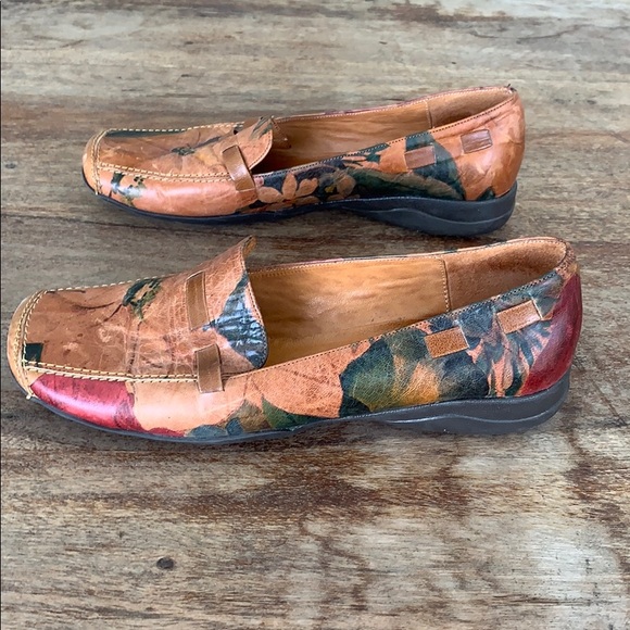 Floral Leather Loafers - Sz 6.5 NWOT - Picture 1 of 9